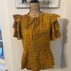 Women’s Medium Yellow printed blouse- who what wear